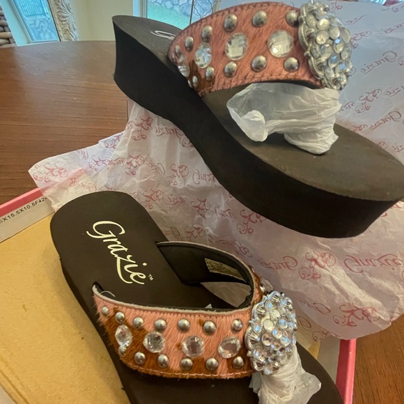 Kids Grazie platform flip flops. Extremely rare.